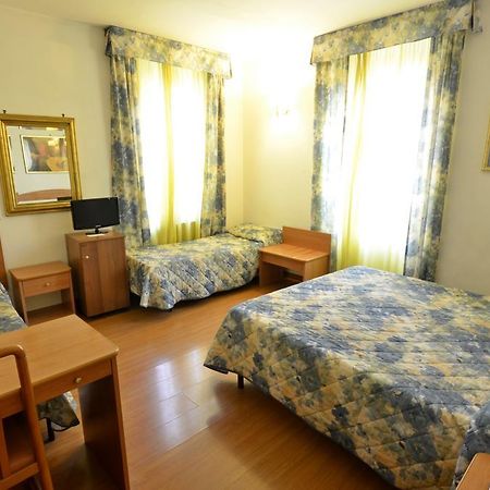 Hotel Tirreno Rzym Zewnętrze zdjęcie