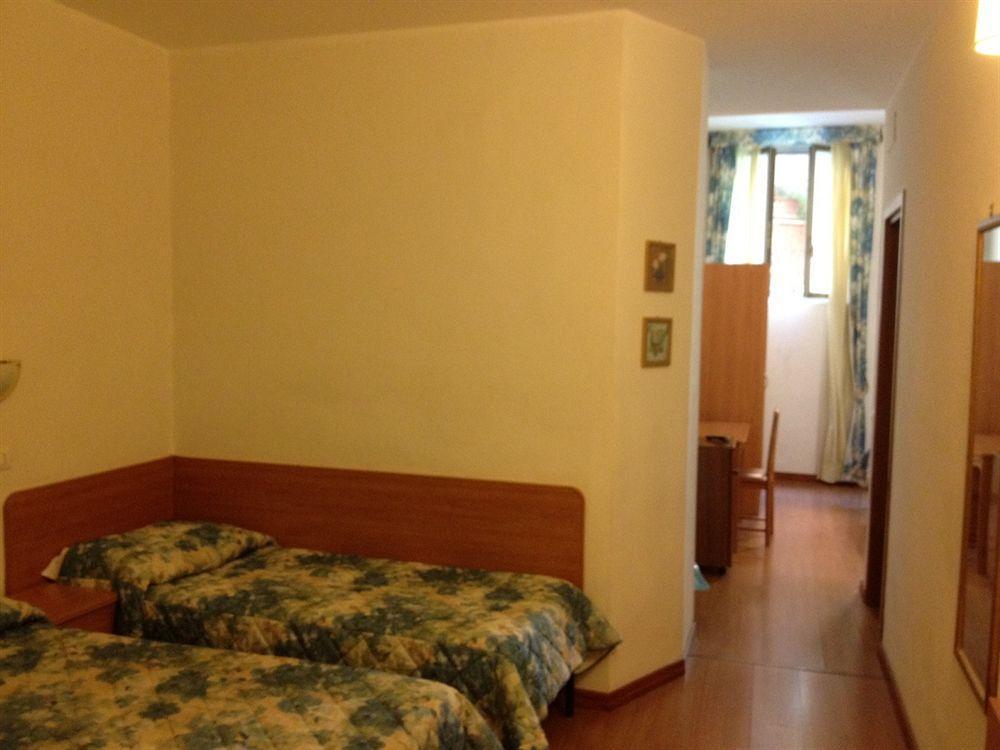 Hotel Tirreno Rzym Pokój zdjęcie