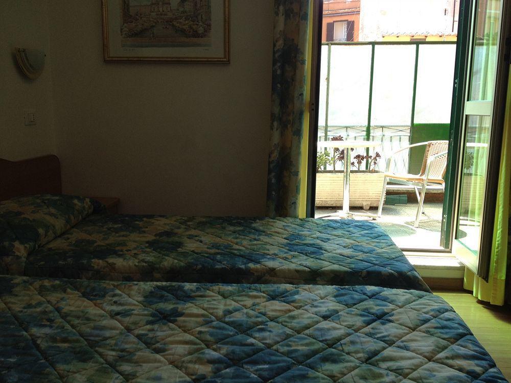 Hotel Tirreno Rzym Pokój zdjęcie