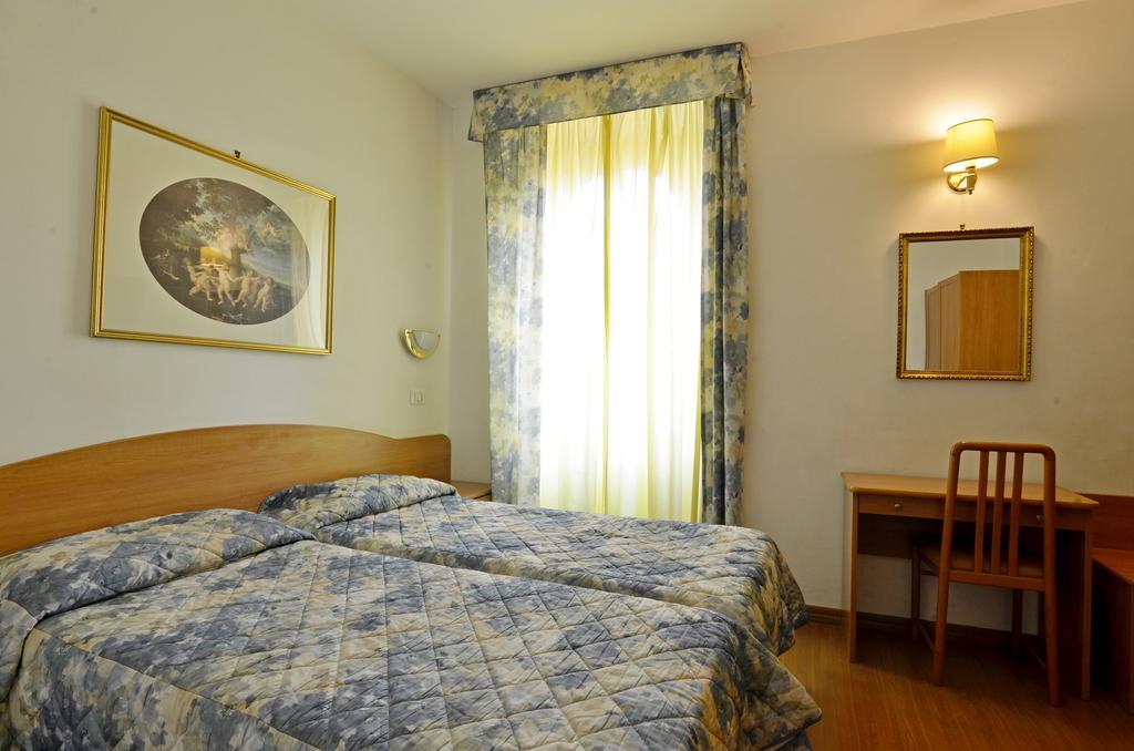 Hotel Tirreno Rzym Zewnętrze zdjęcie