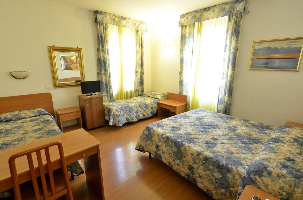 Hotel Tirreno Rzym Zewnętrze zdjęcie