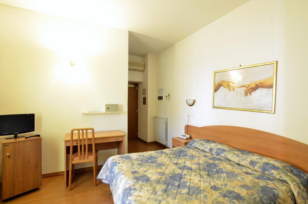 Hotel Tirreno Rzym Zewnętrze zdjęcie