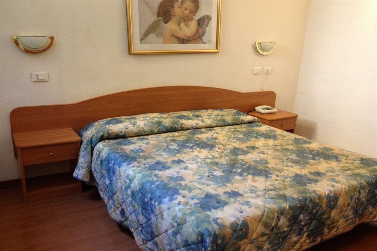 Hotel Tirreno Rzym Zewnętrze zdjęcie