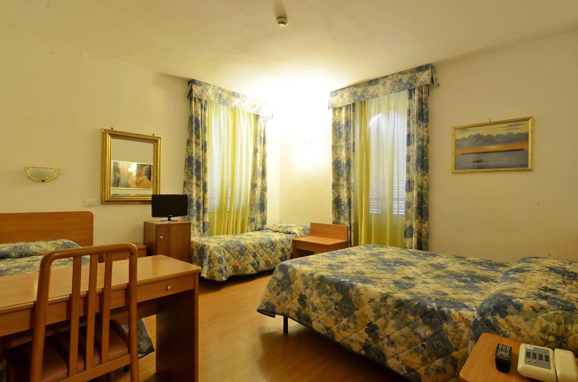 Hotel Tirreno Rzym Zewnętrze zdjęcie