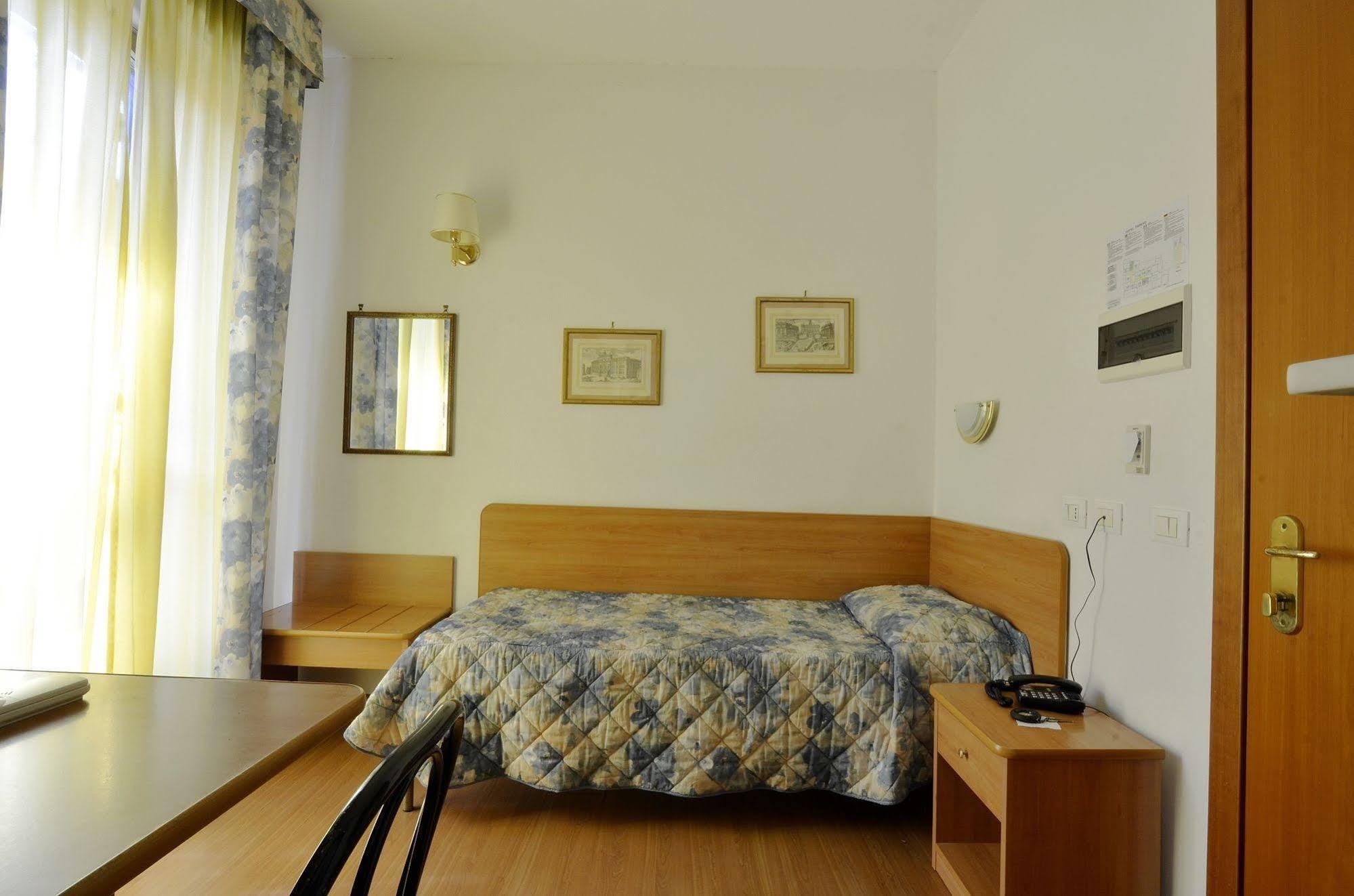 Hotel Tirreno Rzym Zewnętrze zdjęcie