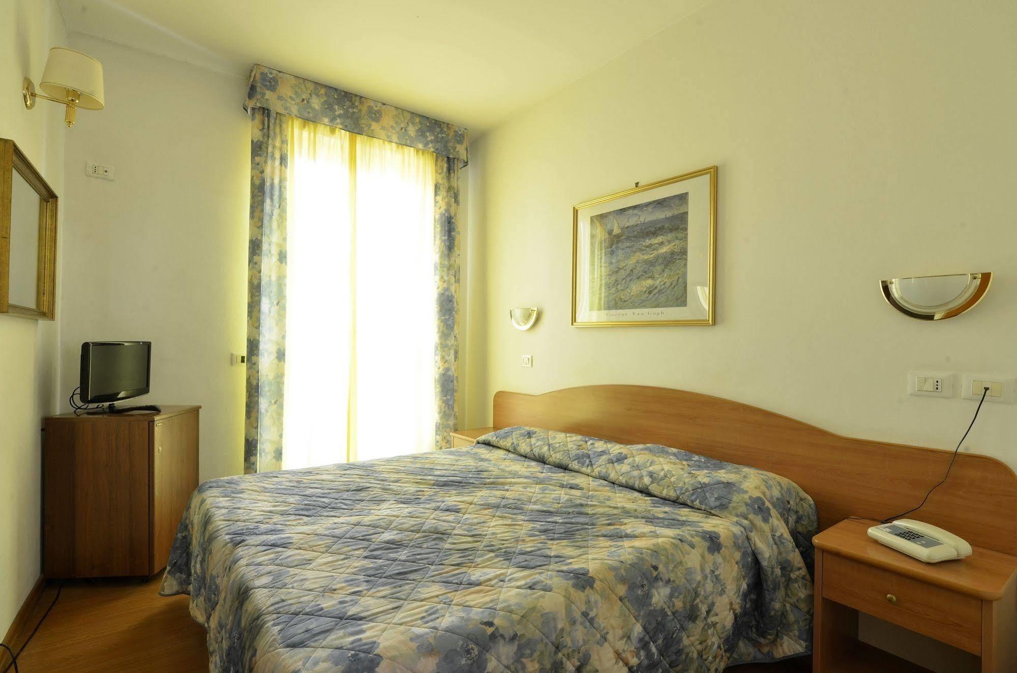 Hotel Tirreno Rzym Zewnętrze zdjęcie