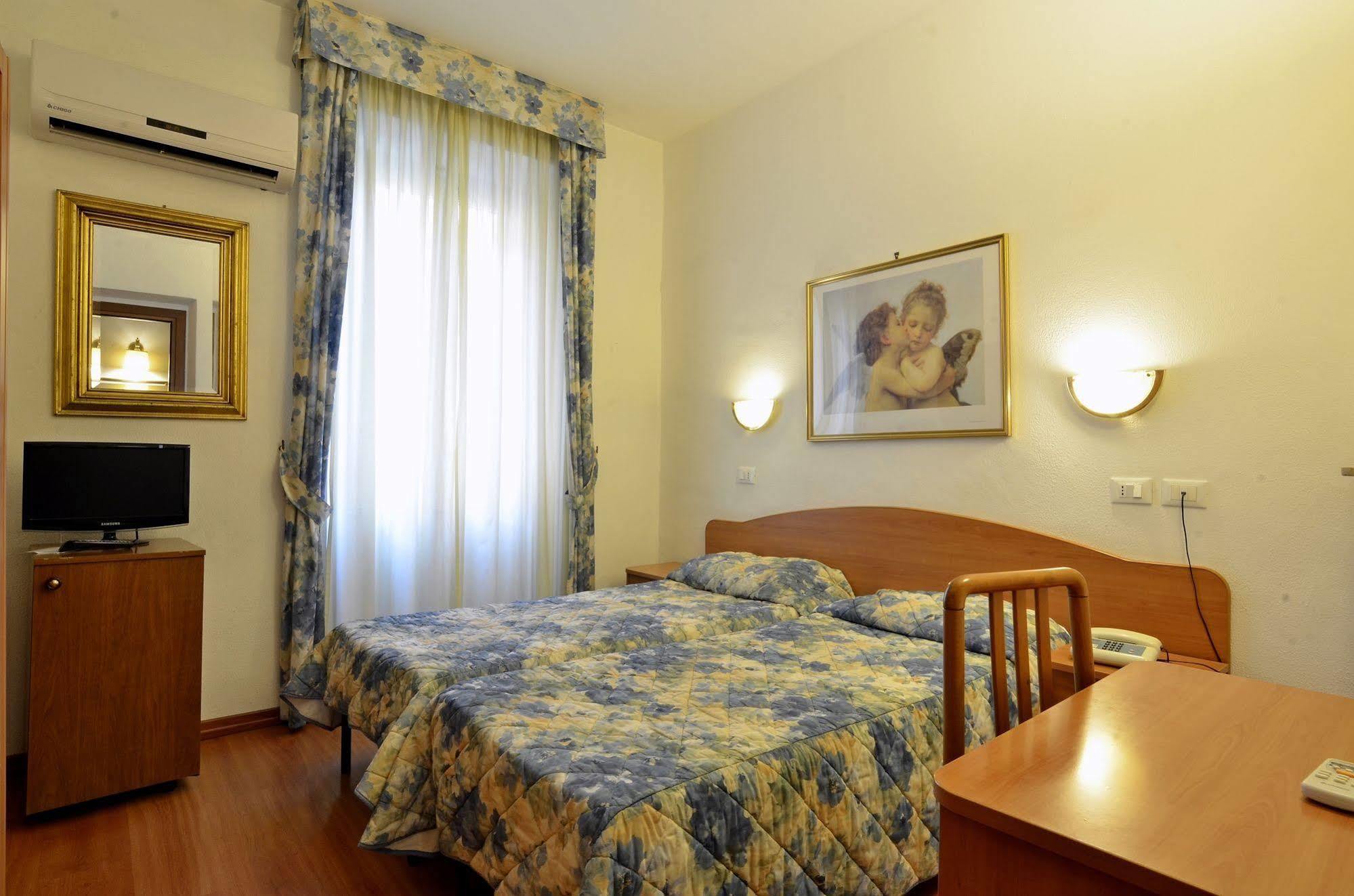 Hotel Tirreno Rzym Zewnętrze zdjęcie