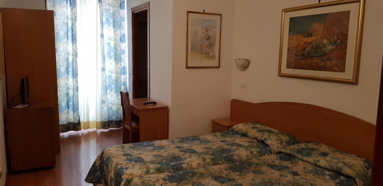 Hotel Tirreno Rzym Zewnętrze zdjęcie